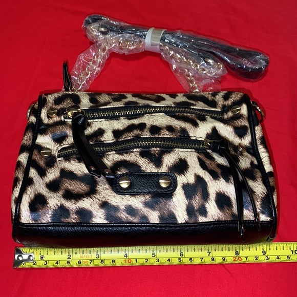 Crossbody bag with cheetah print from Call it Spring - Picture 5 of 6